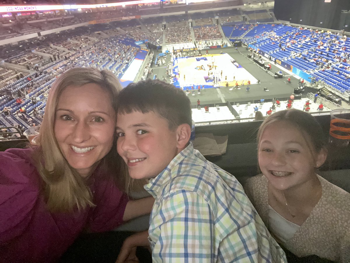 TaraBibb's tweet photo. #WFinalFour https://t.co/40LFi1hNK0