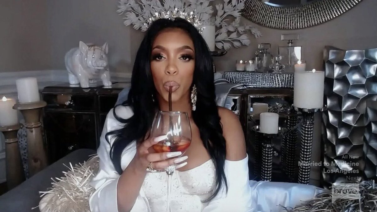 _BellaMonroee's tweet image. Whew, IYKYK 😅🌚  #WeWorkDoc