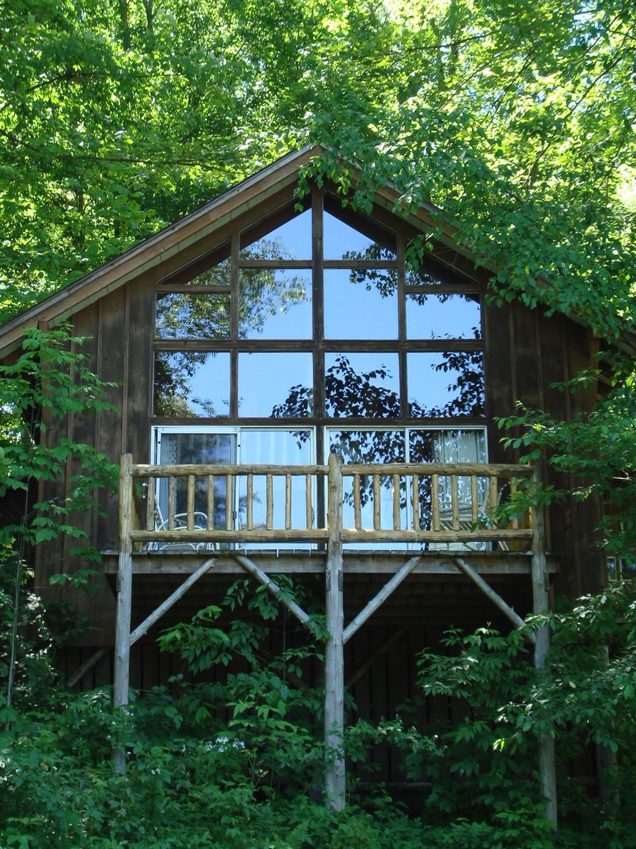 TurrellMika's tweet photo. Cabin in the trees. https://t.co/3wxWJqVI7o