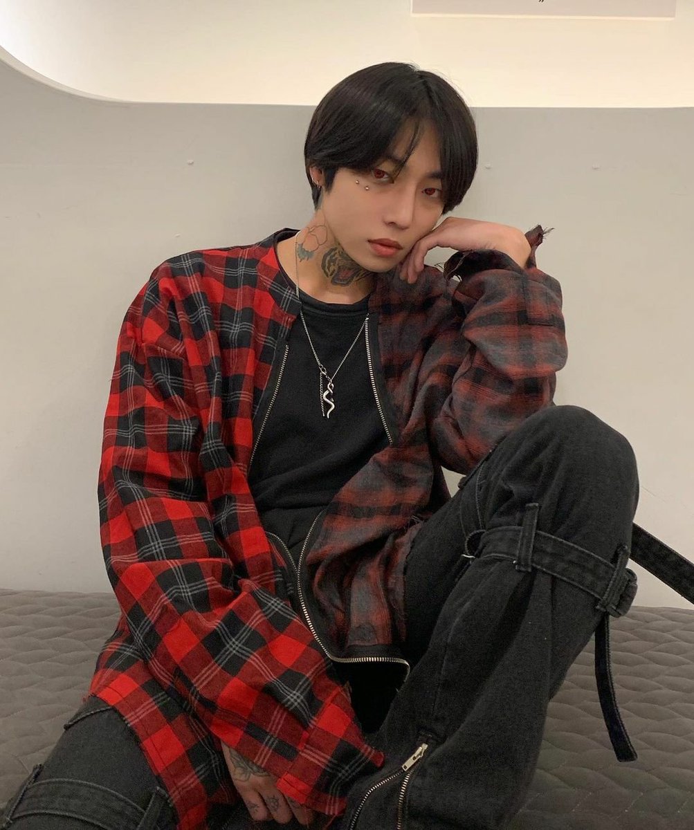 GY97KN's tweet photo. emo vampire by my own style. 🩸

#GAEMPICS. https://t.co/XzC5ZKgVce