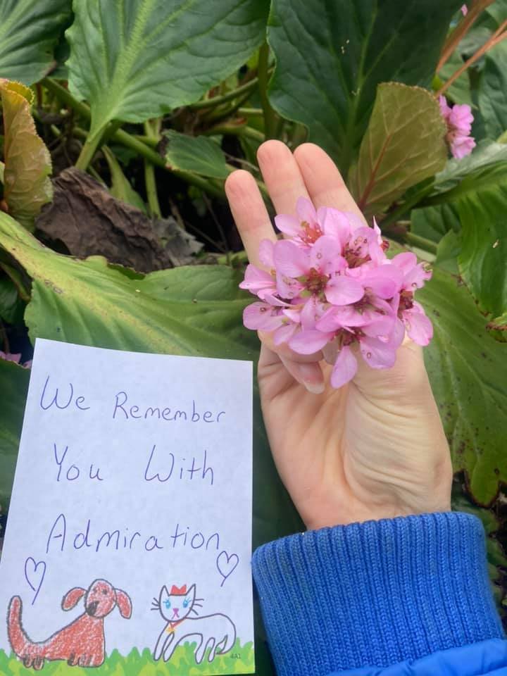 randallbreanna's tweet photo. "We remember you with admiration."

#FlowerStrikeMyanmar  
Flower protest solidarity from a friend of mine in Washington State, USA. The world remembers you, #myanmar friends. Keep the hope! 🌸🌸🌸✊✊✊

#WhatsHappeningInMyanmar https://t.co/bVDR4scOHR