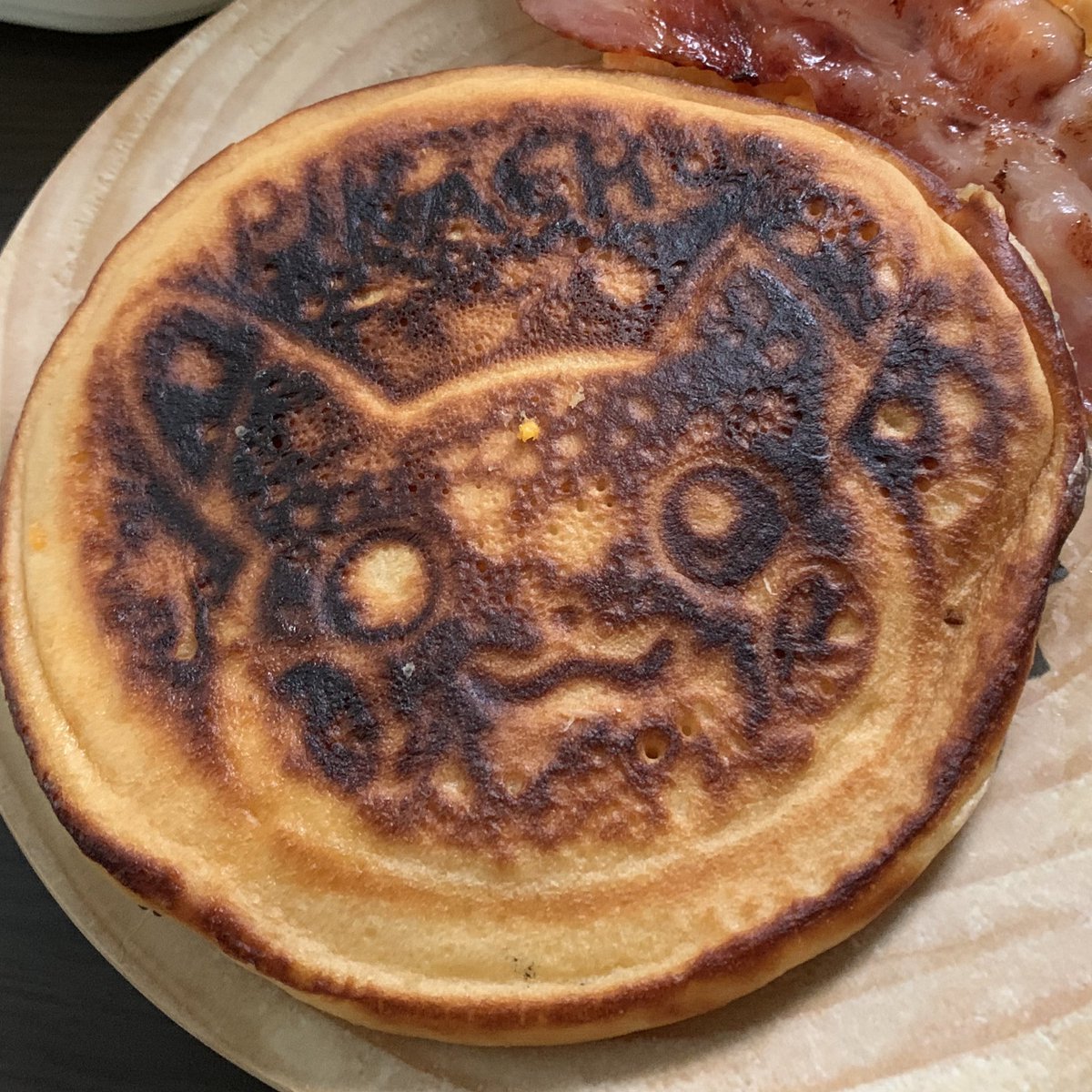 Aloha Drive In على تويتر 家での朝ごはんにフライパンでパンケーキ作ったら見事に焦げました 皆さんに提供するパンケーキ は今日も鉄板で時間も図り美味しく作ります ご安心を 焦げたピカチュウのパンケーキを添えて 笑 Aloha Drive In على تويتر 家での朝ごはんにフライパンでパンケーキ作ったら見事に焦げました 皆さんに提供するパンケーキ は今日も鉄板で時間も図り美味しく作ります ご安心を 焦げたピカチュウのパンケーキを添えて 笑