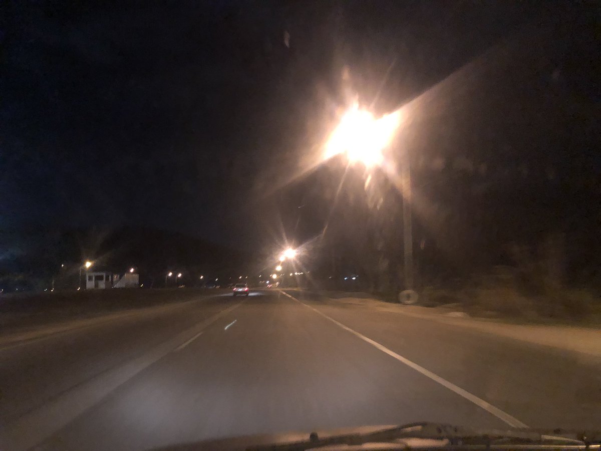 Excelente la iluminación de la variante Barbuda-San Diego una arteria vial importante que en el pasado era una boca de lobos, gracias a <a href="/rafaellacava10/">Rafael Lacava</a> 👍🏻👍🏻👍🏻