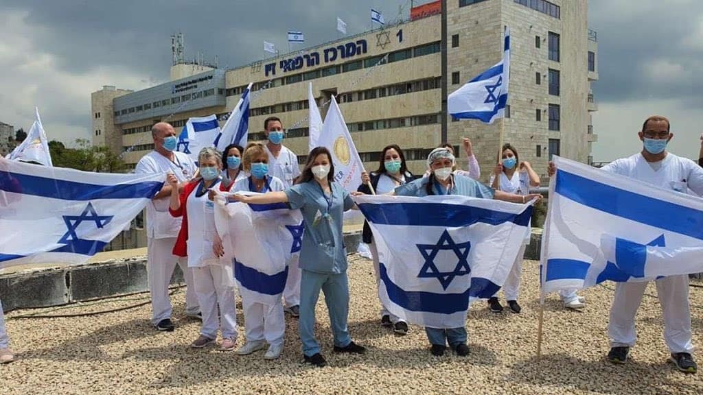 Radioalfalfa's tweet photo. ✖️🦠✖️ 🎊🎉🎈🎇 👏👏👏👏👏

SÚPER NOTICIA!!! 🚨🗣️Médicos festejan el cierre del área de Covid-19 en el hospital más grande de Tel Aviv, Israel.

Un paso más cerca de vencer al CORONAVIRUS en el mundo!! 👏👏👏👏👏👏
 https://t.co/wfNHlxO7S6