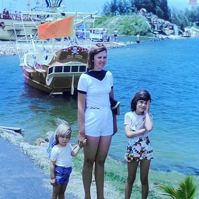 a_palaszczuk's tweet photo. This was me with my mum and sister during a fun day out at Sea World 🐠 https://t.co/HVpWXoQKB6