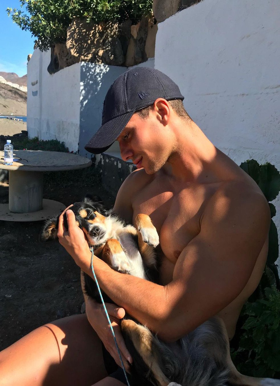 EyAxZqYUUAEy1tC?format=jpg&name=large