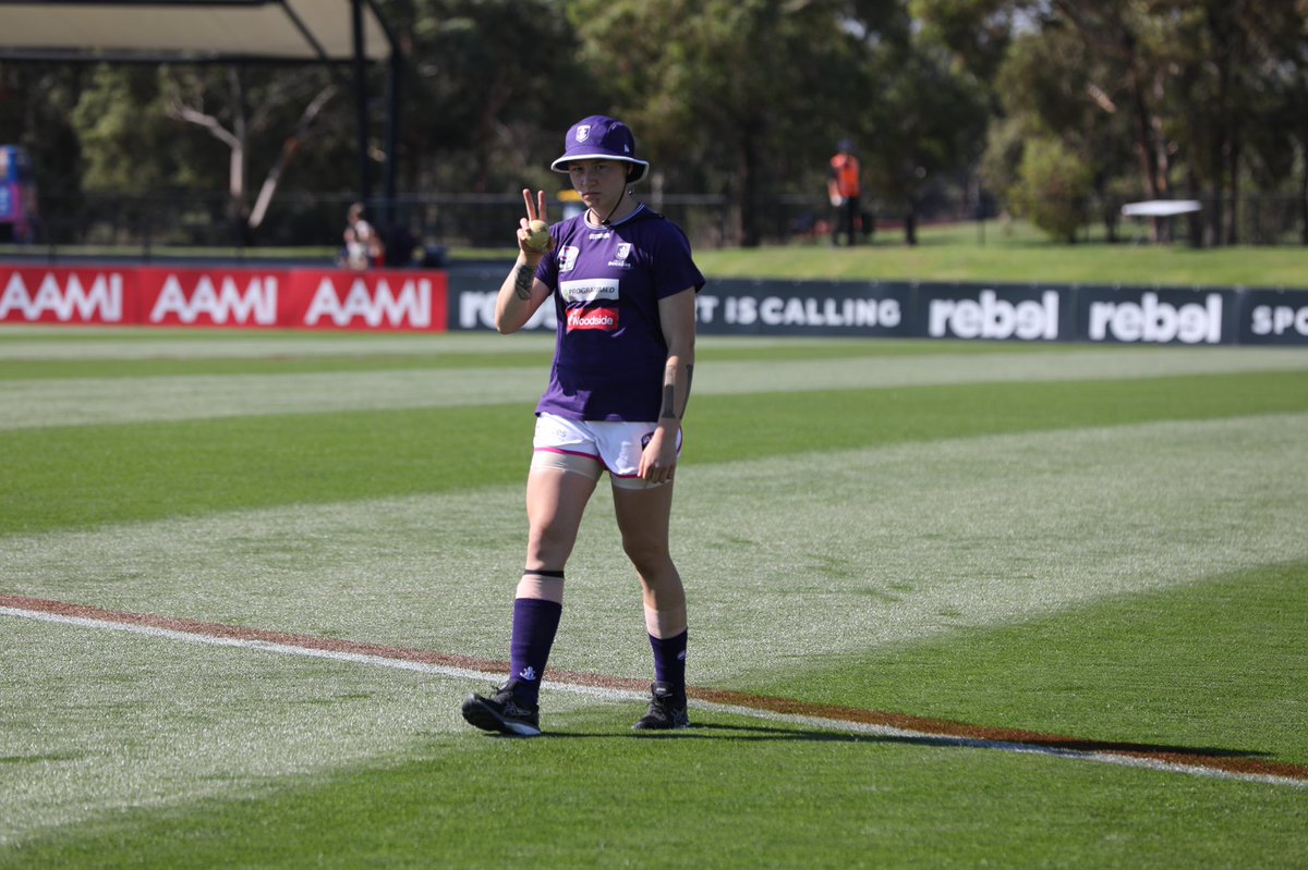 freodockersAFLW's tweet photo. In the zone with Roxy βοΈ
#FreoFinalsFever #foreverfreo https://t.co/Tk2ZPJ0kBh