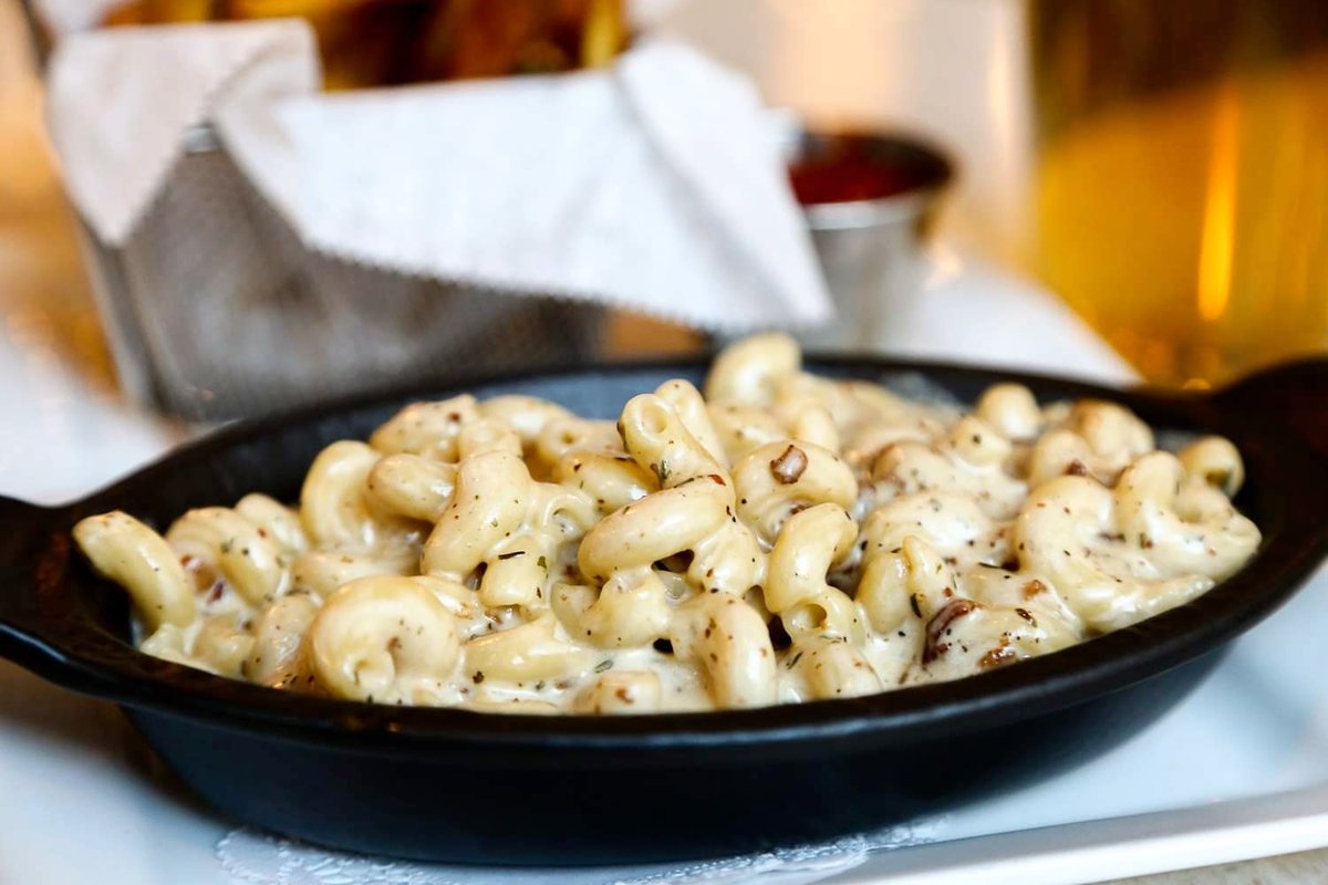 As <a href="/CLEMacNCheese/">Cleveland Mac N Cheese Week</a> week continues on, this is the Boursin Bacon Mac &amp; Cheese from Betts inside the Schofield Hotel. 🧀 

#clemacncheeseweek 🧀
