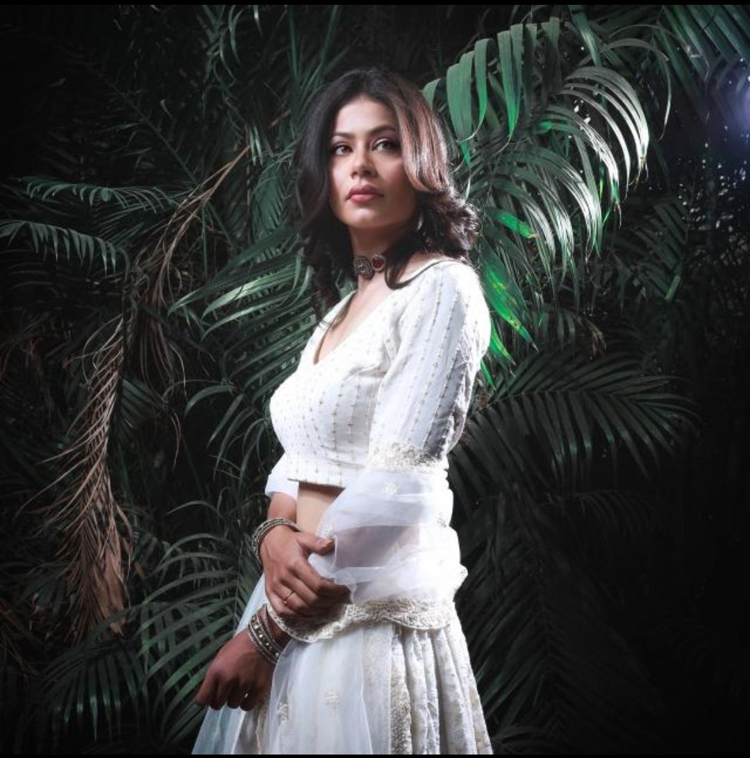RathArupa's tweet photo. Embrace the glorious mess that you are... ✨✨
#MOONSHOT
#loveforwhite
#selflove
#selfcare https://t.co/KaxkchsGFs