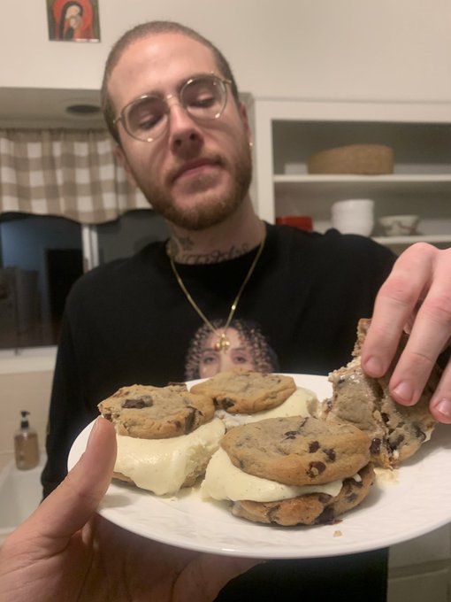 Is there anything better to come home to after a shoot??? (Those are homemade ?) https://t.co/gpncOT