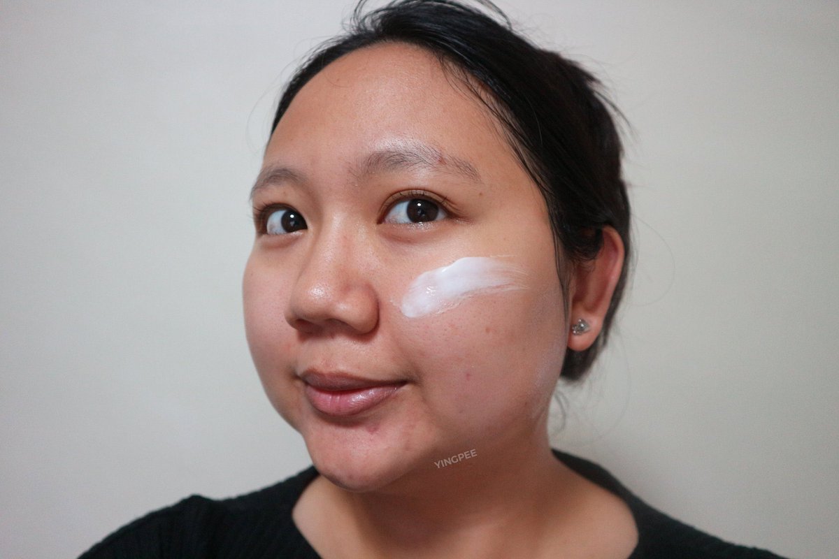 yingpeereview's tweet photo. ทุกคนนนนี่ไปเจอ #Skinsista สูตรใหม่ซองสีเขียวที่เซเว่น ลองใช้แล้วคือชอบมากอะ รู้สึกผิวเนียนๆขึ้น รูขุมขนดูกระชับ แล้วที่ว้าวมากๆก็คือ คุมมันเริ่ดเวอร์ หน้ามันน้อยลงจริงงง ถึงจะเป็นเนื้อครีมแต่ไม่เหนียวเหนอะเลย แถมเบาสบายผิวมากๆ ราคาน่ารัก 49 เองจ้า 😳 #ใช้ดีบอกต่อ #หญิงพีรีวิว https://t.co/Ea2AiZVCM6