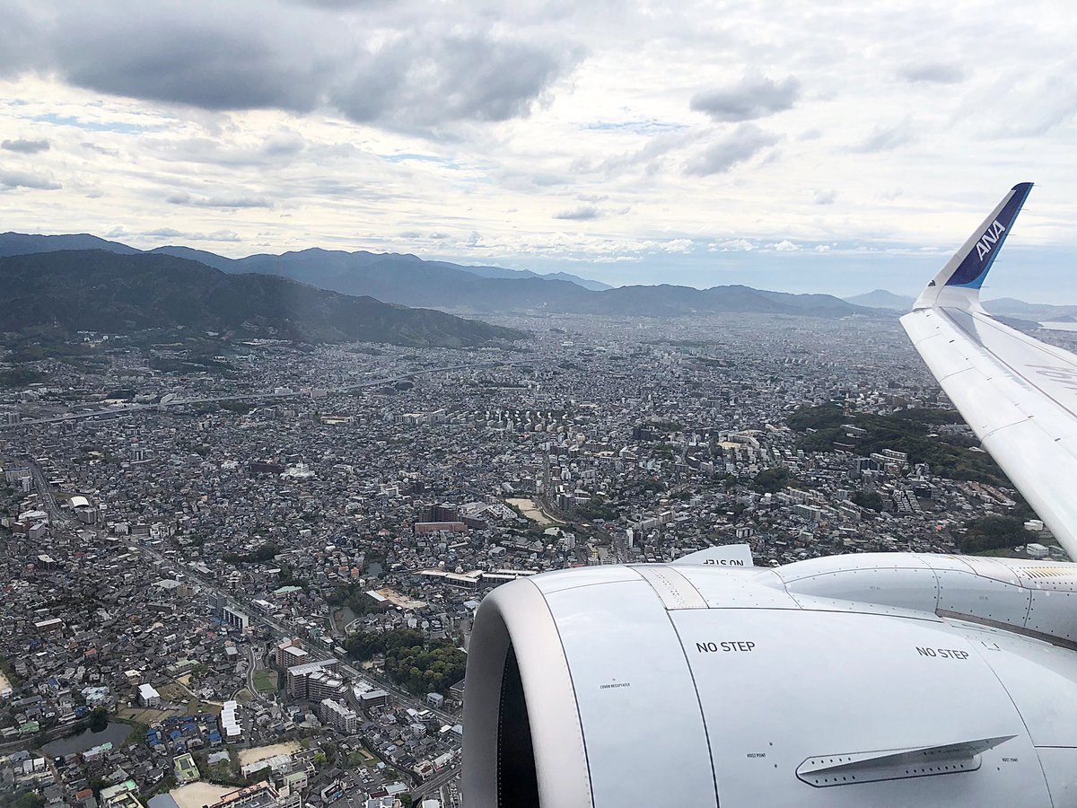 iso_pyon's tweet photo. 25分遅れ出発を、高度3万ft対地速度450ktでブッ飛ばして10分遅れまで詰めた運航はお見事
R/W34サークリングアプローチの右席もなかなか楽しい
#西日本シティ銀行HKT48劇場 を眺めて、明日の脳内パラダイス公演 後藤陽菜乃生誕祭へ向けて益々たかまります
#福岡 #NH253
#A321neo #JA149A https://t.co/RFfCtSyN35