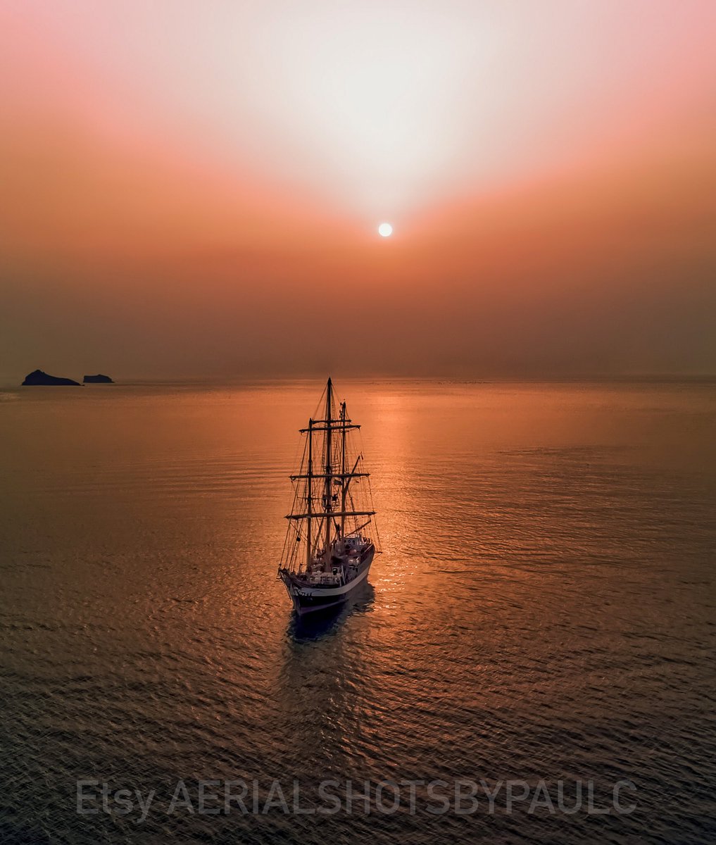 AerialCousins's tweet photo. The pelican of London at sunrise Torquay
#sunrise #tallship #sailing #bbcdevon #devonlive #englishriviera #wearesouthdevon #pelican #goldenhour #wearesailing #bringonsummer #oceanlife #aerialshotsbypaulc #print #etsy #EtsySeller #etsystore https://t.co/cdx1qu5c2j