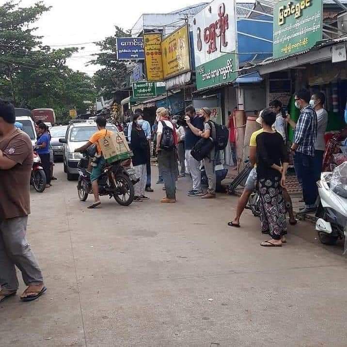 PhyoMoh's tweet photo. Shine and her sister was abducted for the interview with @clarissaward from CNN today . All the detainees are taken to Shwe Pyi Thar interrogation camp.

#Apr2Coup
#WhatsHappeningInMyanmar
#SaveMyanmar https://t.co/jlTzmw5hDd https://t.co/1CR4aNpHN2