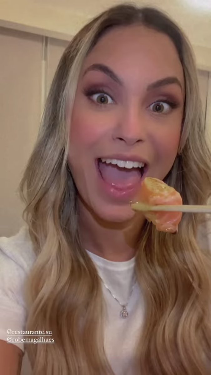 SarahASquad's tweet photo. Vai um sushi aí? 🍣🍱🤍 https://t.co/AsgOfuD2uG