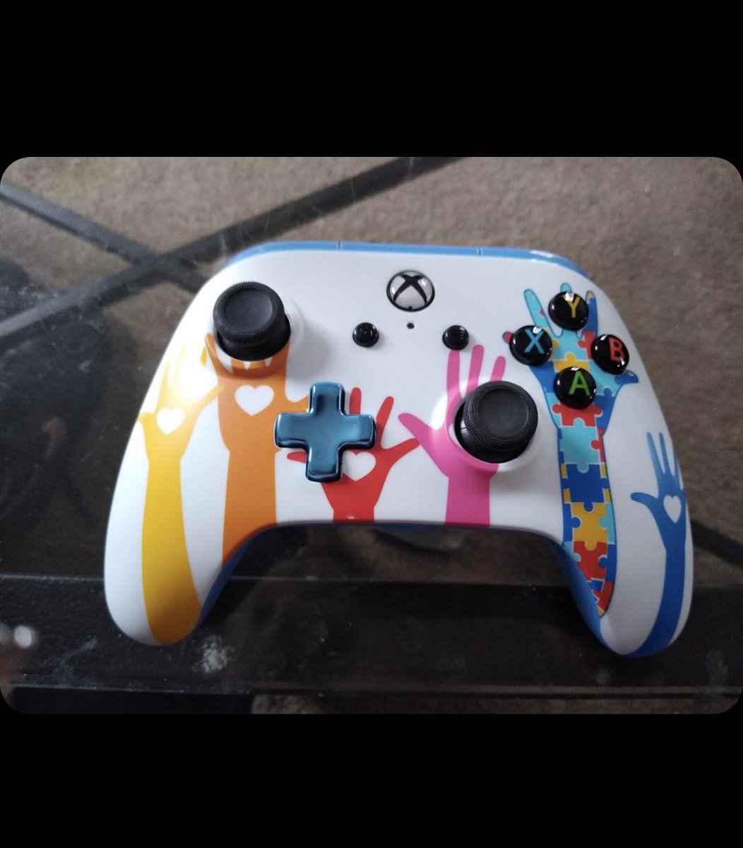Leah__Lavish's tweet image. I’m not a big Xbox fan but... this is 🔥#customxboxcontroller #autism 🧩