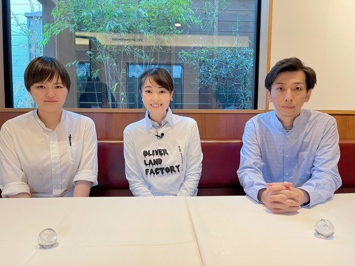 manatyamaguchi's tweet photo. 本日 #MBCテレビ 正午から放送の #週刊1チャンネル は山口プロモーション! #オリバーランド 編です🫒✨
写真は #ESPRE の橋口さん、田知行さんと!商品が手元に届いたあとの一工夫を教えていただきました🍝✨橋口さんのオリバーランドに対する熱い想いもお話いただきました! https://t.co/FNjuTzGrGk