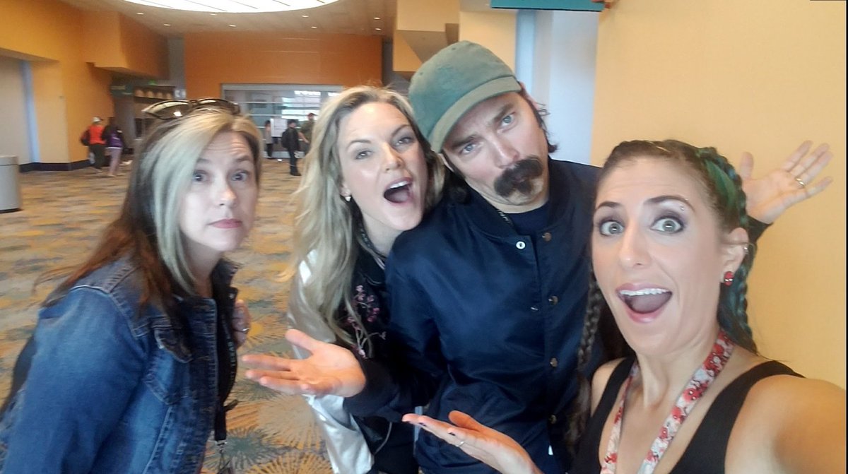 karidlane's tweet photo. #Earpers! #FlashbackFriday to #WonderCon 2017! @Griftergirl22 @KateDrummond_ and @realtimrozon put on an awesome panel and had a fun signing afterwards! Thank you for being your fabulous and kind selves 😍
Also, yay for donuts 😆 #WynonnaEarp #Eaper #BringWynonnaHome https://t.co/Wun9gxAEPw
