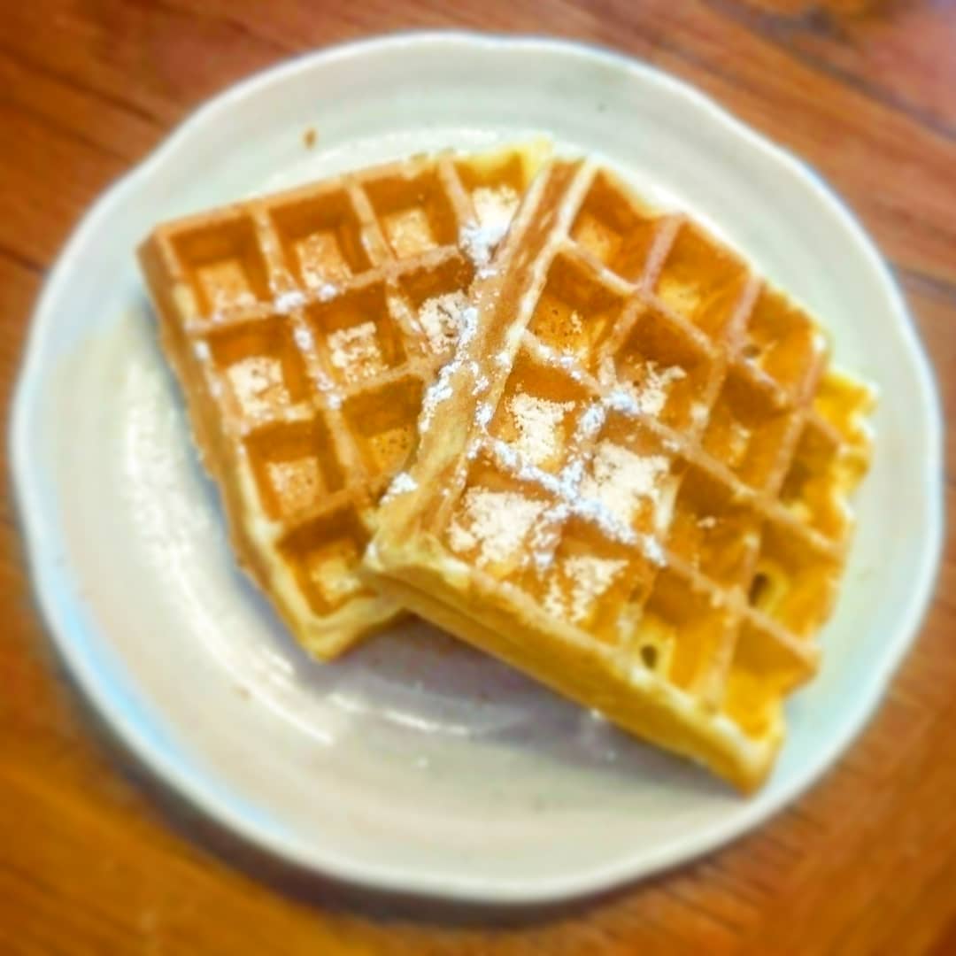 enterthe007's tweet photo. ワッフル焼いたよー🎵
パウダーシュガーで綺麗で美味しい❗
#ワッフル #手作りワッフル #美味しいワッフル #デザート #焼き菓子 #お菓子 #ベルギーワッフル #cake #cakes #pancakes #pankake #waffle #wafel #gaufre #vitantonio #vitantonioホットサンドメーカー #ワッフルメーカー https://t.co/bcYzQAfW6t