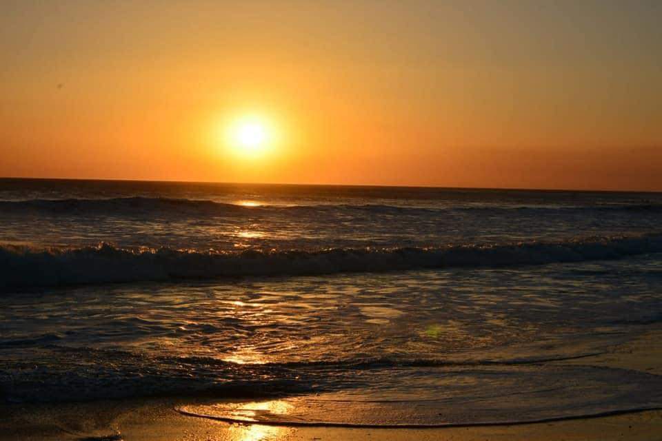 En estas vacaciones no puede faltar la foto del atardecer en una de las bellas playas de nuestra Nicaragua.
#TR79 ❤🖤✌
#Verano2021 
#VeranoSeguro2021 
#2Abril
#ViernesSanto