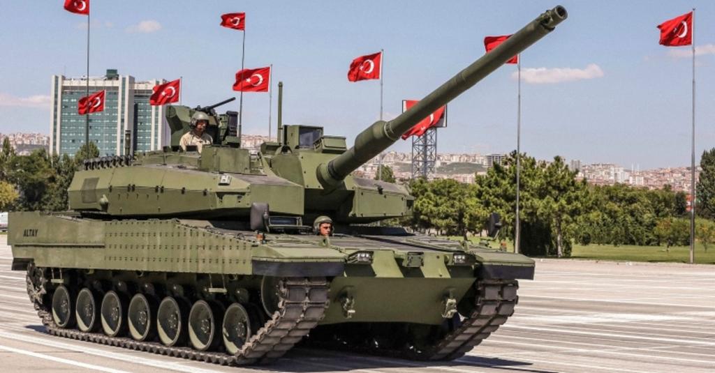 HusseinidowAli's tweet photo. Türk hükümeti bizi Afrika Boynuzu'ndaki en büy��k ve en etkili askeri güçle eğitti. Somali ve Türkiye'nin derin kardeş bağları var. Türk hükümeti yollarımızı, okullarımızı, hastanelerimizi ve diğer güzel şeyleri inşa etti. Dün Türk hükümeti Somali'ye askeri araç bağışladı  ���🇷 🇸🇴 https://t.co/z35zRYGMGd