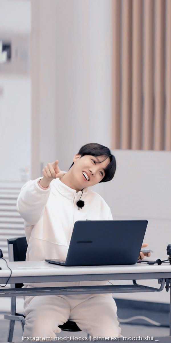 MIMIROLLZ's tweet photo. 'Run BTS ep. 132 - 135' lockscreens (extended ver.) 🌼 | #runbts #btsworkshop #btslockscreens
#btswallpapers https://t.co/xbtKIuoQaf