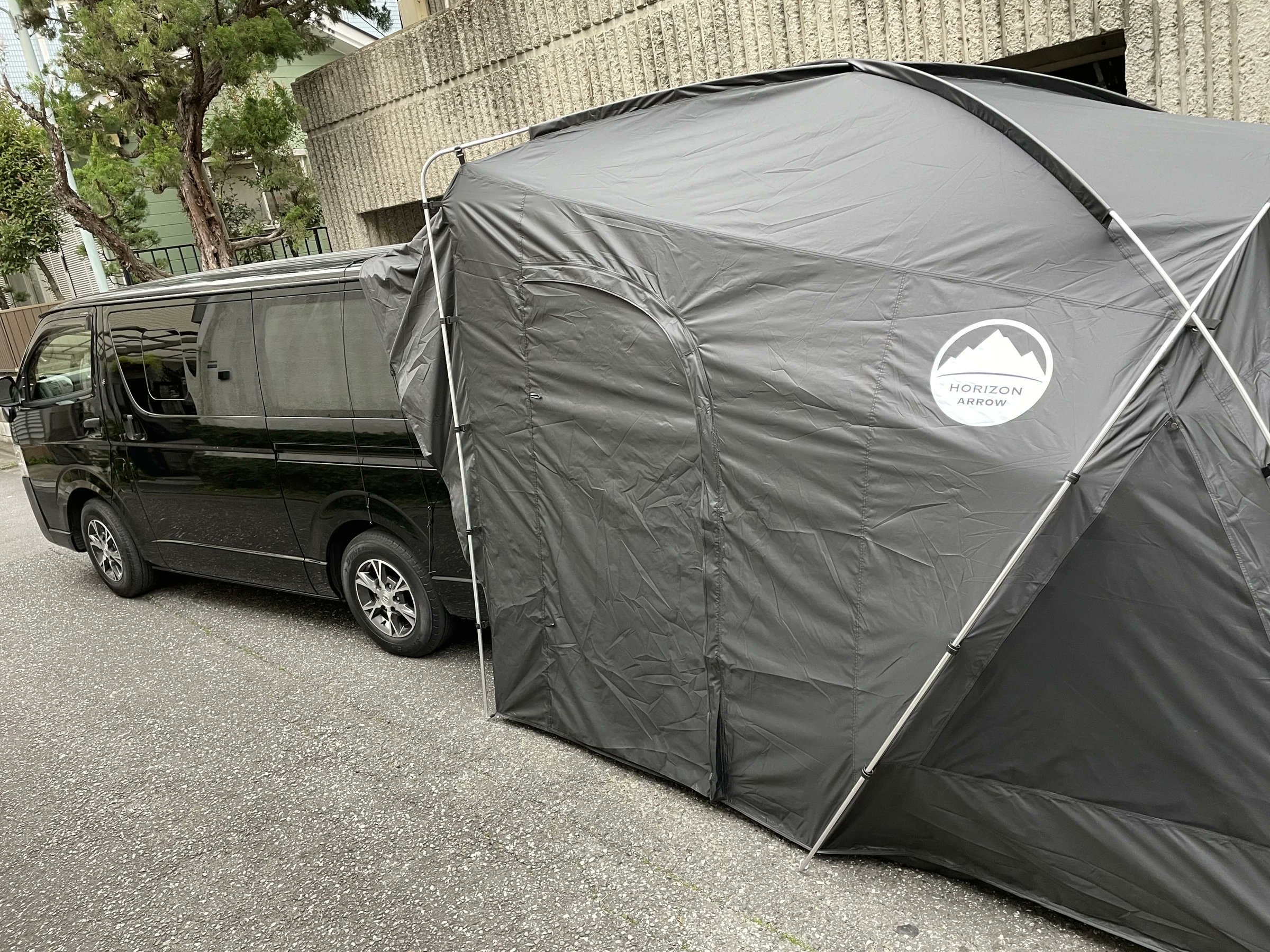 キャンプ空間を手軽に拡張できるテント「カーレックス」がヒット