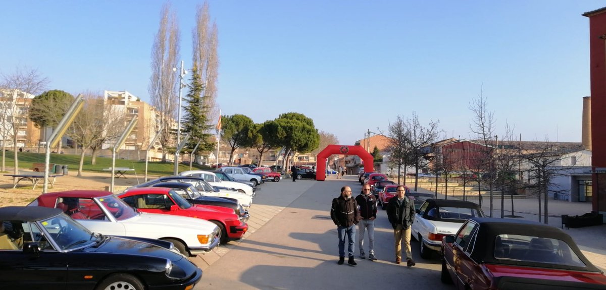 ClassicMotorCB's tweet photo. Bon dissabte! Allò important d'anar a una trobada del Clàssic no era només la ruta, o l'àpat quan tocava... era petar la xerrada amb companys i amics amb la mateixa passió que tu. #classiccars #2021Classic #cmcb #classicmotorclubdelbages #vehiclesclassics #cotxesclassics https://t.co/UtEFaDC85R