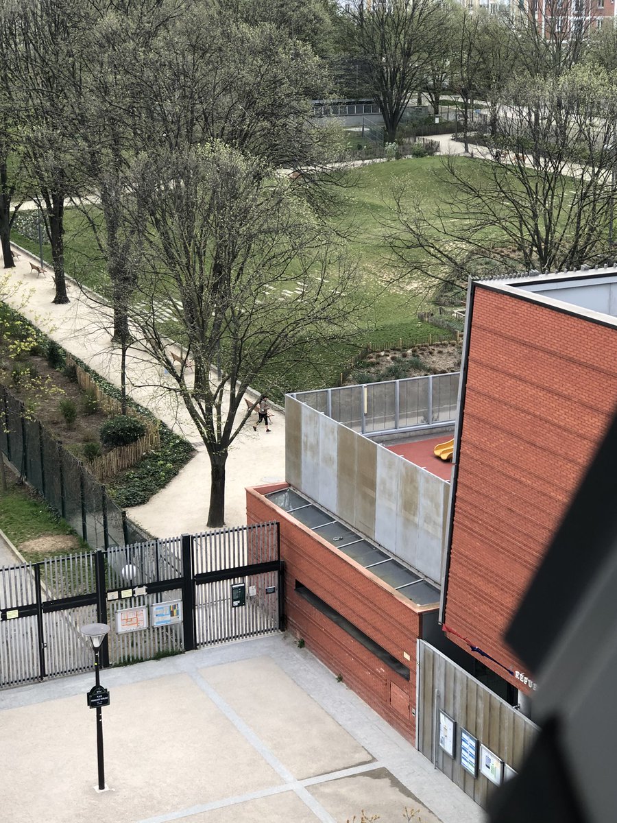 AliceSarran's tweet photo. @mairie18paris @Parisjecoute Pouvez vous me dire pourquoi le portail du jardin Binet côté place Dorléac (a côté des écoles) est toujours fermé le WE ? J’ai déjà fait plusieurs signalement sur Dans ma rue. Merci https://t.co/08Dc3G7T0I