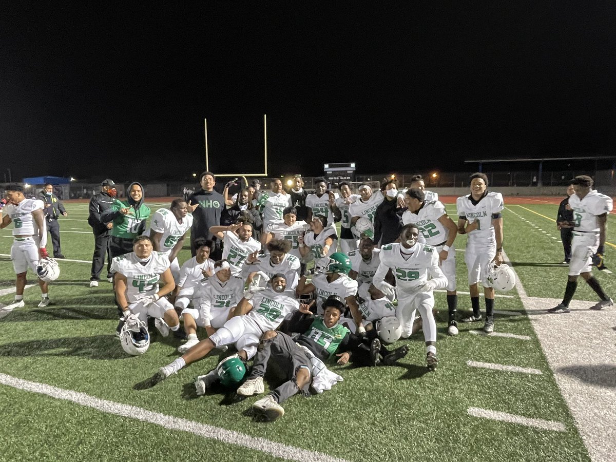 brycewell1904's tweet photo. That tuff talk don’t get you nowhere 52-0 MadisonK #birdpack #lincolncertified https://t.co/KfR6eztL6j