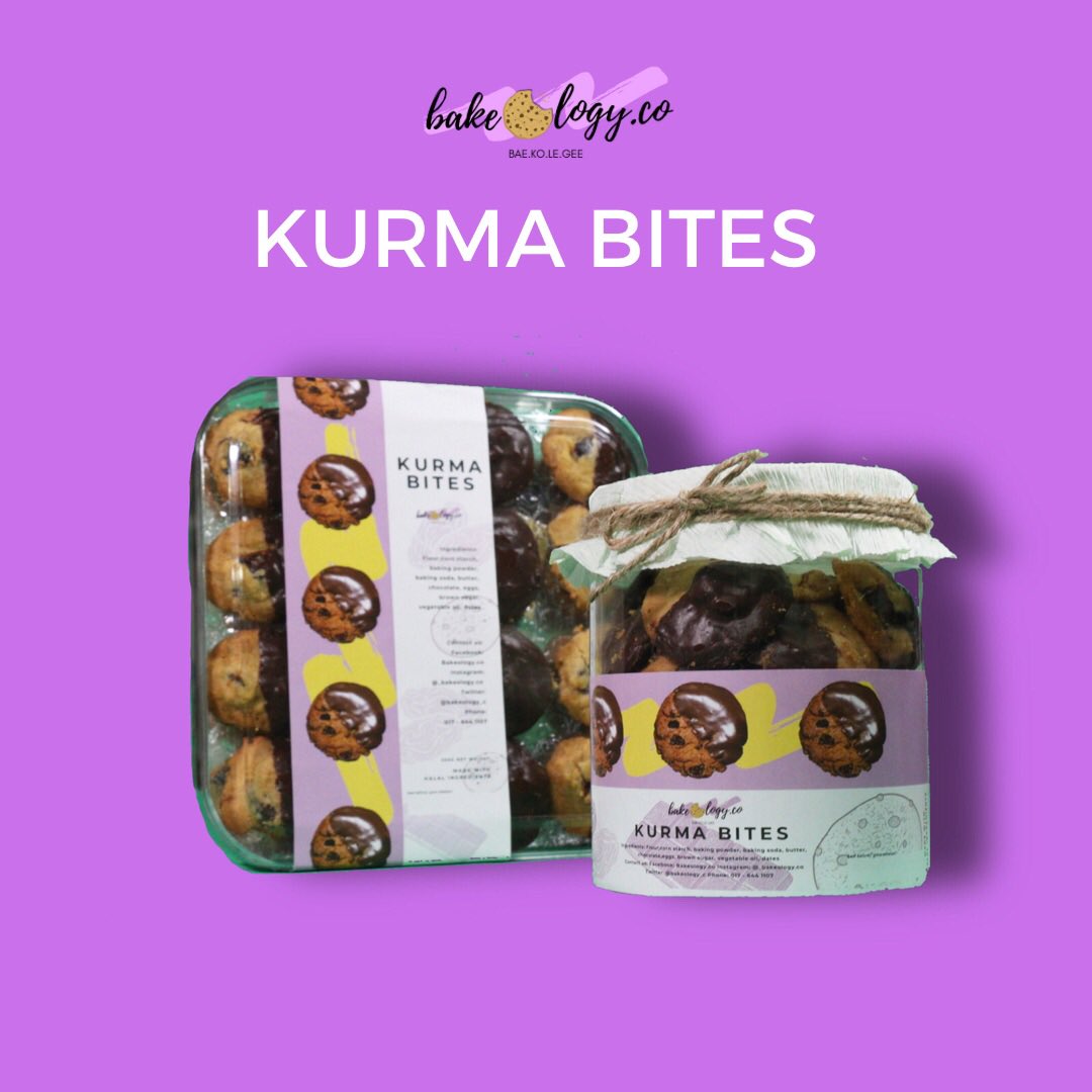 bakeology_c's tweet photo. KURMA BITES 🍪

It’s a cookie dengan kurma bits inside and dipped with chocolate 🤤🍫 So korang akan dapat the combination of the chewy kurma and crispy cookie!

Sizes:
M 250gm (+-32 pcs)
L 350gm (+-50pcs)

Korang boleh beli our cookies di Norlyshop sekarang! Link in bio 😁 https://t.co/3NlTDYLpn0