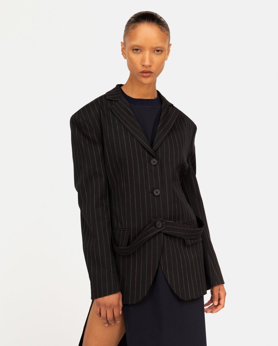 SKZLOOKBOOK's tweet photo. 210401 

#FELIX
OUTER | DELADA
Single Breasted Blazer With Straps
USD 1,150.00

📷© @OVERHEAT915 

#STRAYKIDSLOOKBOOK
#DELADA https://t.co/j7ECDRGyRH