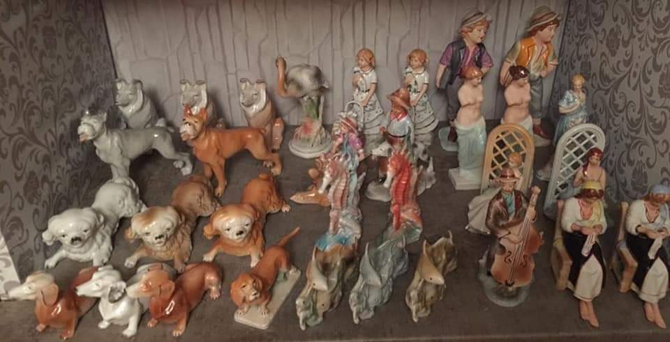 portelanarpo's tweet photo. • 🎭 • De Vânzare Figurină Statuetă Bibelou Porțelan Arpo Azorică , Cățeluș Părul Creț , Zdreanță , Grivei , Câine Trofeu Dog FolkArt Vintage Kitsch • *** Se Vinde Statuetă Figurină de Porțelan fin model Socialist Folclorul Balcanic renumit ca " Azorică , Zdreanță " *** • https://t.co/8PfTshvxmU