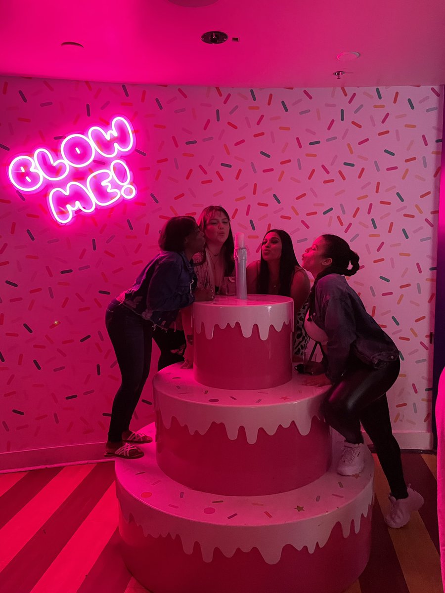 hunternoellee_'s tweet photo. 🍌🎂 https://t.co/RDZuBFamkt