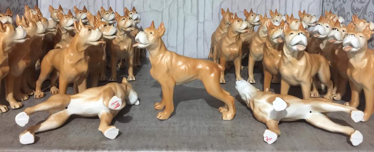 portelanarpo's tweet photo. • 🎭 • De Vânzare Figurină Statuetă Bibelou Porțelan Arpo Boxer , Mastiff , Bulldog , Bullenbeisser Cățeluș Trofeu Câine Dog FolkArt Vintage Kitsch • *** Se Vinde Statuetă Figurină de Porțelan fin model Socialist Folclorul Balcanic renumit ca " Boxer , Mastiff " *** • https://t.co/d4DFlrYP2k