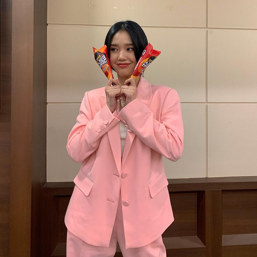 ohmygirl8th's tweet photo. ❨🐑❩ 210403 Mimmiiiya Instagram Update

ฉันชอบค่ะ
ขอบคุณค่ะ😐
#오마이콘 #슈퍼콘 #SuperCone
#오마이마루

https://t.co/Pa11Bkty5g

#OHMYGIRL #MIMI #미미 #오마이걸 #Mimmiiiya https://t.co/17RYR1HD22