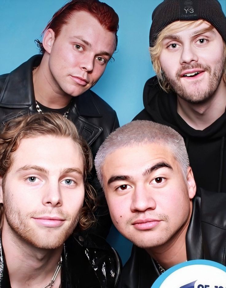 carouselive's tweet photo. i love an australian band called 5sos so much https://t.co/3iA9z9zzLE