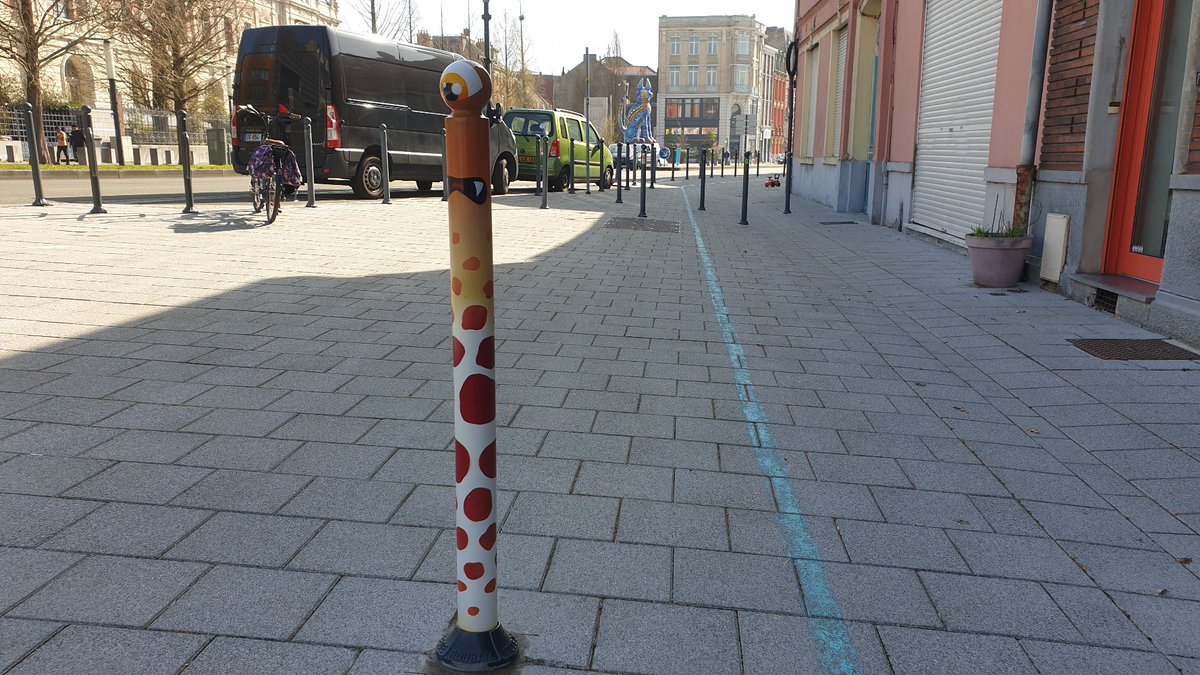#SaturdayStreetArt Ces 4 potelets réalisés par <a href="/LeCyKlop/">Le CyKlop</a> et les familles de l'école Camus pendant le Festival Expériences Urbaines #XU2017 étaient stockés en mairie de #Roubaix. Ils sont maintenant posés devant les nouveaux locaux de <a href="/IloveRBX/">I love Roubaix</a> à <a href="/LaBobineRoubaix/">LaBobineRoubaix</a> 🧿