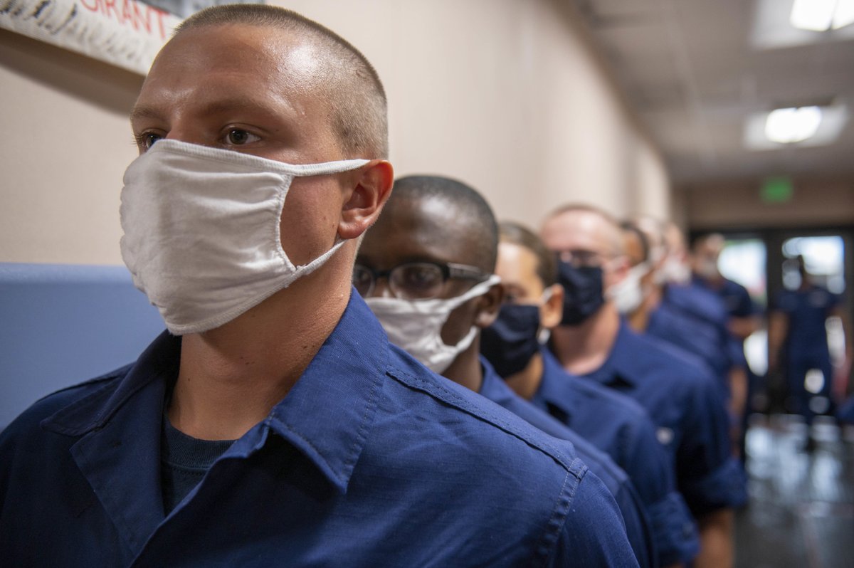 Notice how no one is wearing a purple polka dot mask? Keep it to neutral colors while in uniform and don’t use exhalation valves or single layer neck gaiters either.  
#USCG #CombatCOVID #Vaccine'