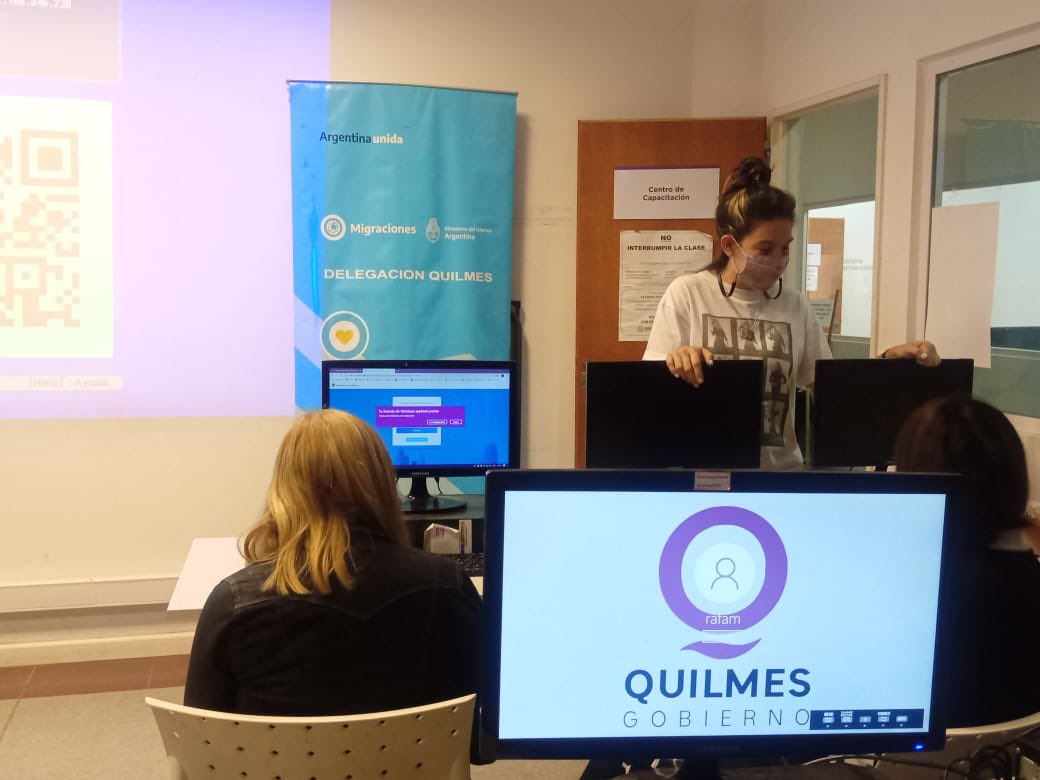 carodenisiejko's tweet photo. Realizamos una capacitación sobre el uso de #RaDex destinada a lxs trabajadorxs de la Dirección General de Acceso a la Justicia de @QuilmesMuni para que puedan ayudar a la comunidad migrante con el inicio de su radicación a distancia.
@barbycocimano
@FCollizzolli
@ayaladelfina https://t.co/is6oxXajlu