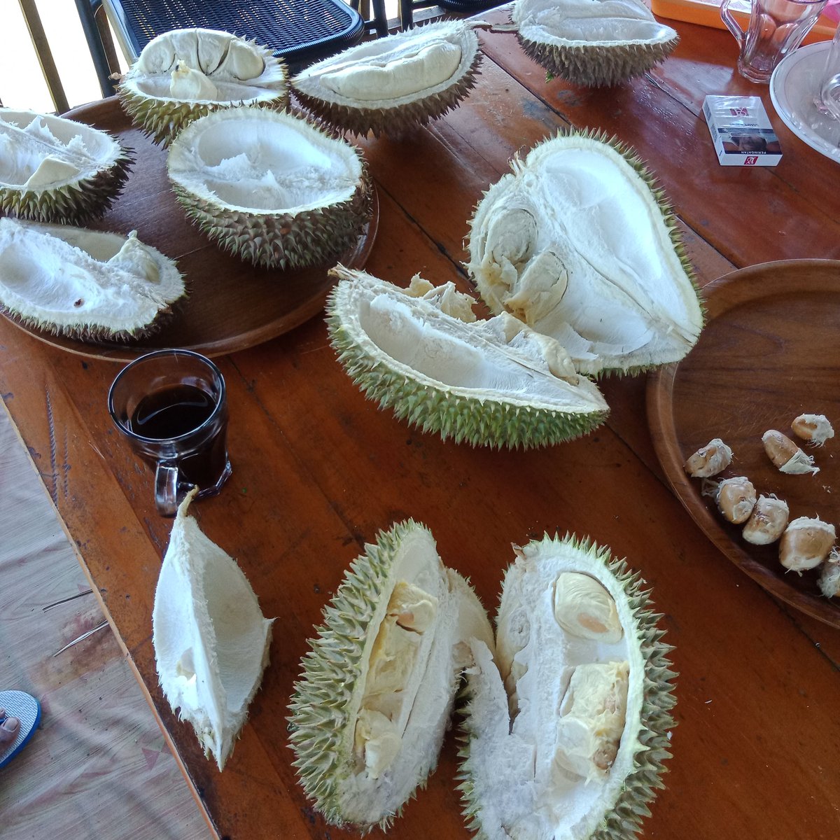 Maafkan sy yg sering lupa diri...
Klo ternyata #durian dan #kopi itu nikmat.  😁