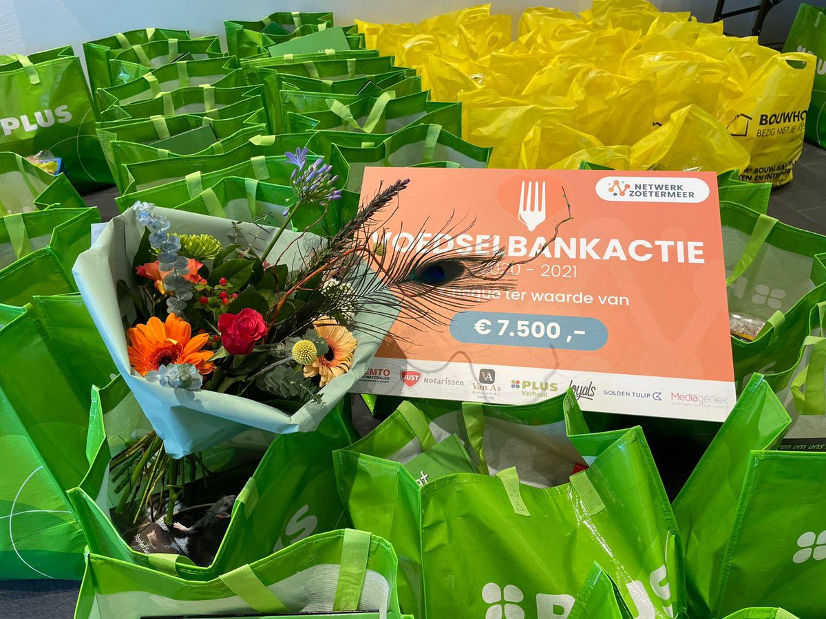 De Voedselbankactie van  <a href="/Netwerk079/">Netwerk Zoetermeer</a> heeft ruim 300 royaal gevulde boodschappentassen met paasproducten en voor de komende weken steeds een aanvulling van verse producten uit eigen regio. De feestelijk overhandiging aan de <a href="/Voedselbank079/">Voedselbank 079</a> was in de Oosterkerk in Oosterheem.