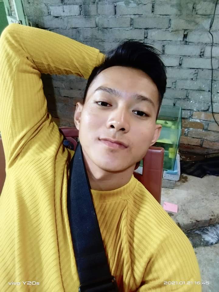 ooywko's tweet photo. အဝါရောင်လေးဘယ်သူလဲ https://t.co/FxmUlXHGOW