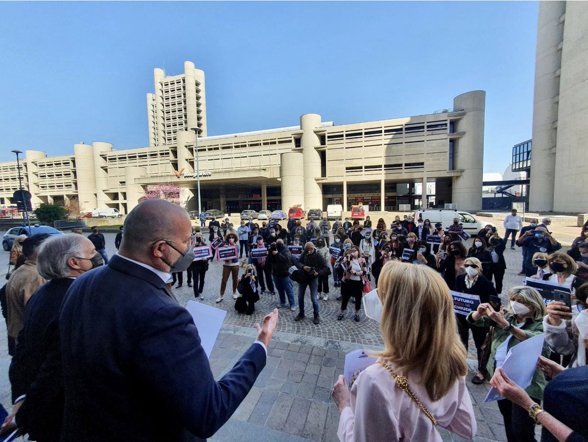 sbonaccini's tweet photo. Incontrata ieri delegazione #federmoda presso @RegioneER Confronto su ristori, accesso al credito, possibili riaperture negozi appena curva pandemica scenderà @confcommercioer https://t.co/w4AjJXdMmv