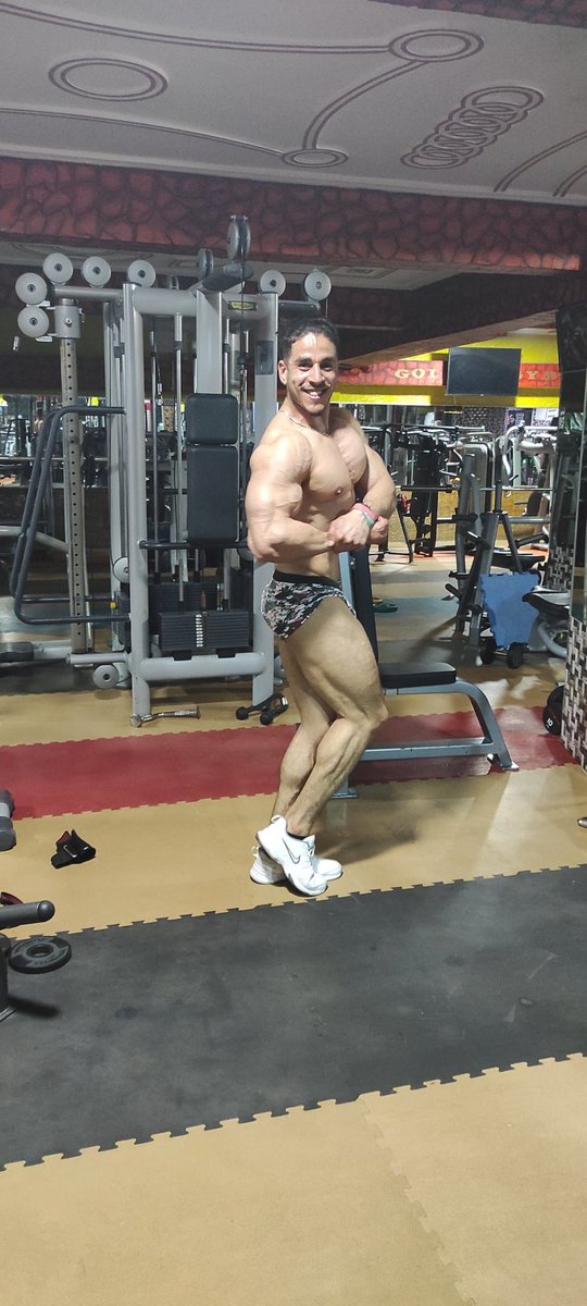 redaesthetic5's tweet photo. There's no secret formula. I lift heavy, work hard, and aim to be the best. " RONNIE COLLEMAN " 
#bodybuildingmotivation #sidechestpose #classicphysique #gymlife #gymmotivation @IFBBProLeague1 https://t.co/I2jlLqrrcS