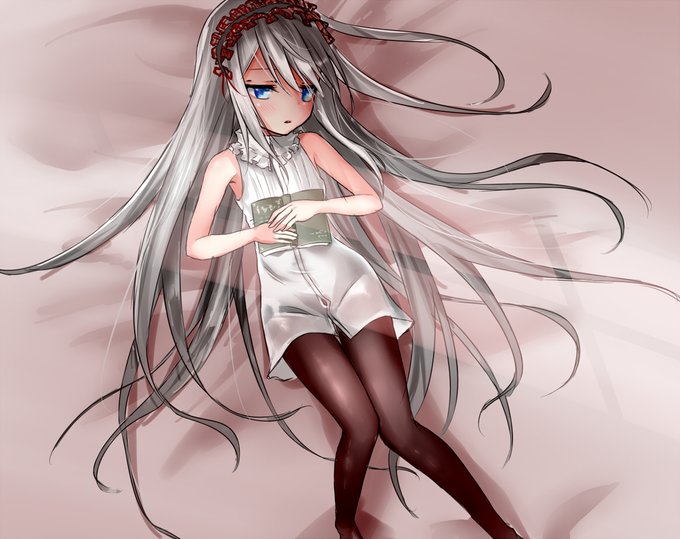 落書き:読書疲れでうとうとしかけてるヘンリエッテ(雛鳥フェアリーテイル) 