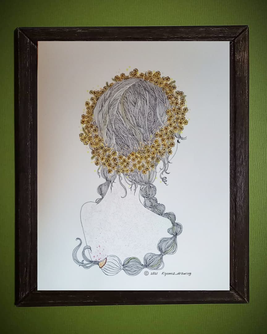 キヨミズドロウイング ミモザの子の背中はキラキラしていて 髪の毛の一部はカイガラムシです ちなみにカイガラムシは植物の汁を吸う害虫でプニプニしています イラスト アート オリジナルイラスト 線画 ペン画 植物イラスト 虫イラスト 手描き