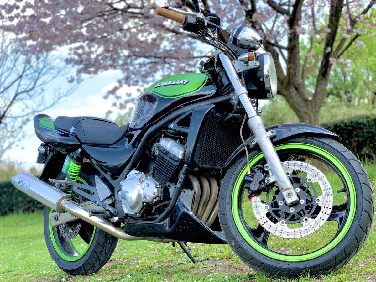 barius_baribari's tweet photo. 桜が散りきる前に。。
いい天気、バイク日和!
#バリオス2
#barius2
#kawasaki
#バイク乗りと繋がりたい
#バイク好きと繋がりたい https://t.co/iGqO8rAJeD