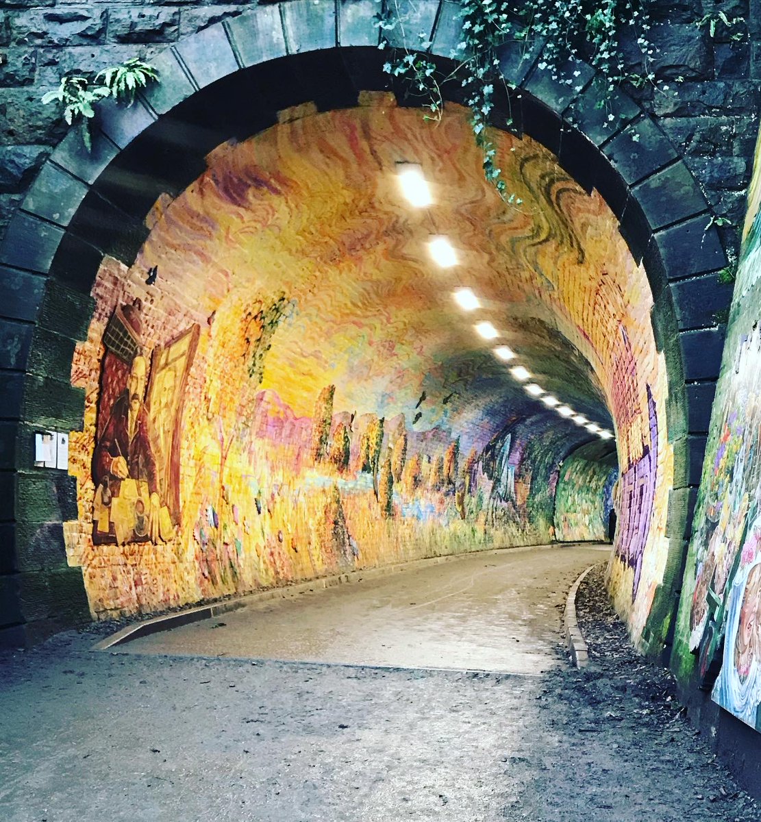 Edinburgh_CC's tweet photo. Fingers crossed for a sunny Easter weekend 🤞 @scotgov advice is to stay local – but you can still explore the city. Check out our interactive map of walking and cycling routes leading to sights around the city - like Colinton Tunnel! https://t.co/xLbJudAzgd https://t.co/wPNSJJdfqv