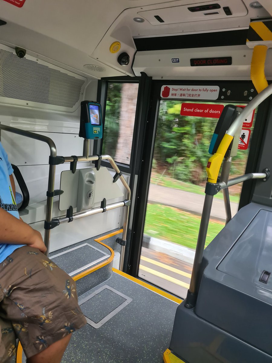 anakpakamir78's tweet photo. That jakon feeling on a 3 door #towertransit bus https://t.co/FYnKwWlTzj